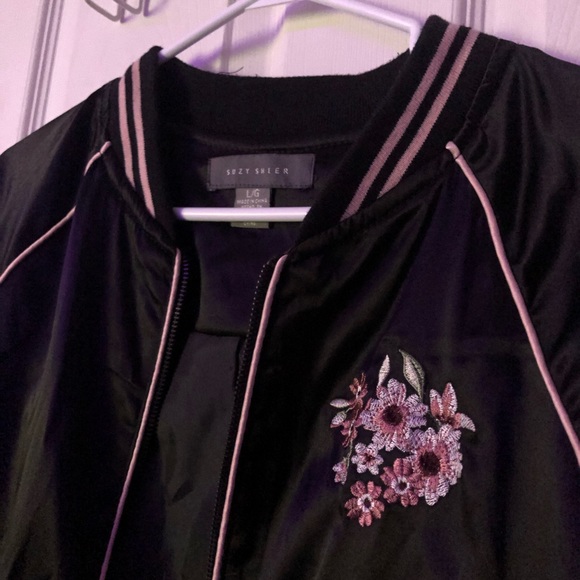 Suzy Shier bomber jacket with pink detailing. - Picture 3 of 3